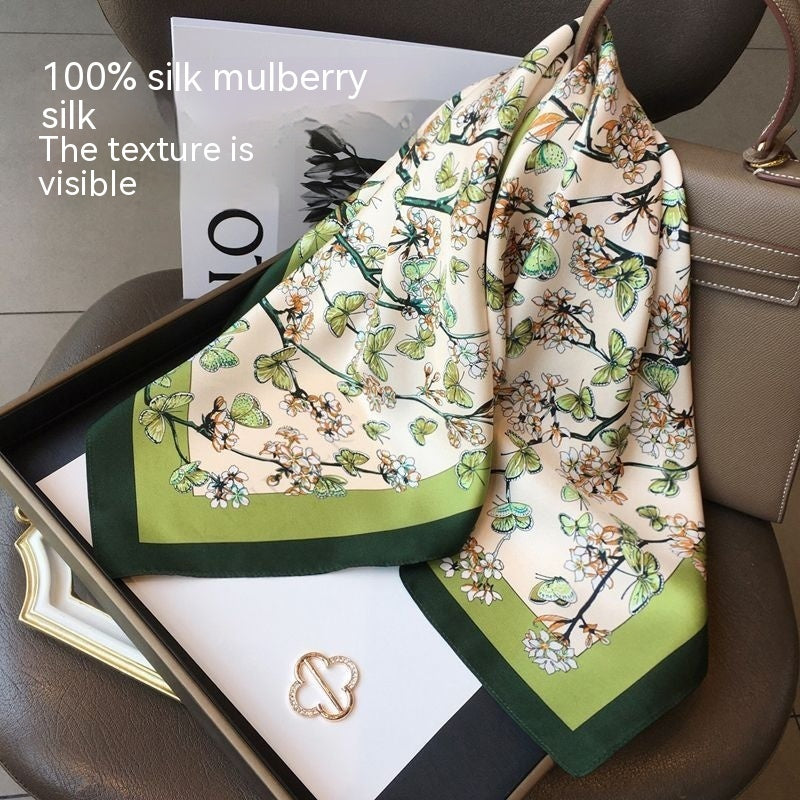 Foulard carré en soie motif floral – Vert & ivoire chic