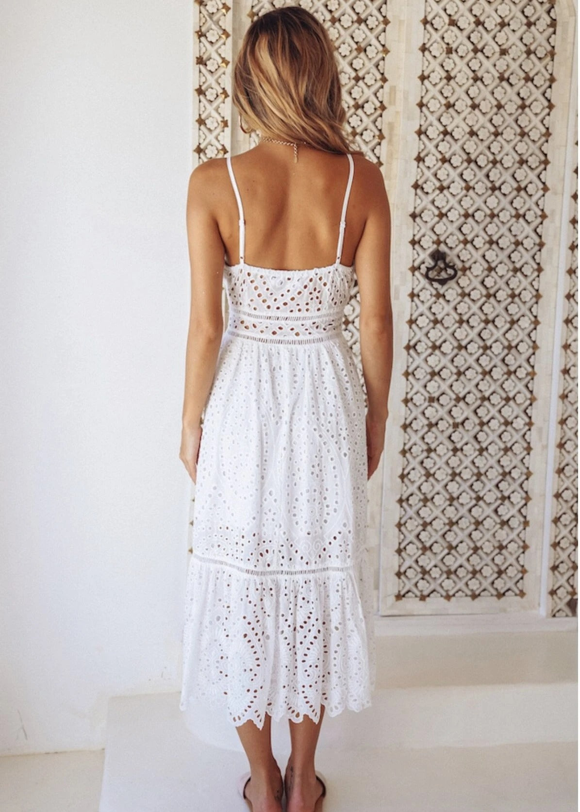 Élégance d’Été : Robe Bohème Chic en Broderie Anglaise 🌞